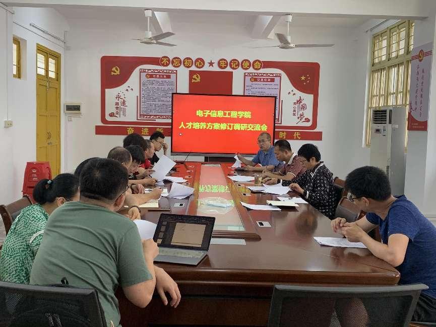 說明: 03f4f63b06d389dcce12f8928771435 說明: 03f4f63b06d389dcce12f8928771435